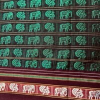 Bordürenstoff Elephant and Peacock grün