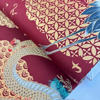 Drache und Kranich rot